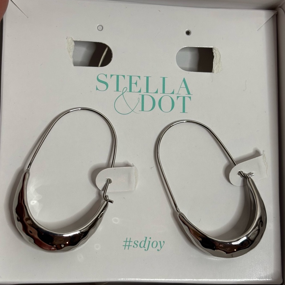 Stella & Dot Silver Hammered U Hoop Earrings with box